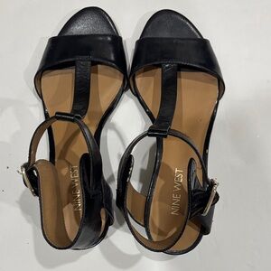 Nine West Black T-Strap Sandals size 5M